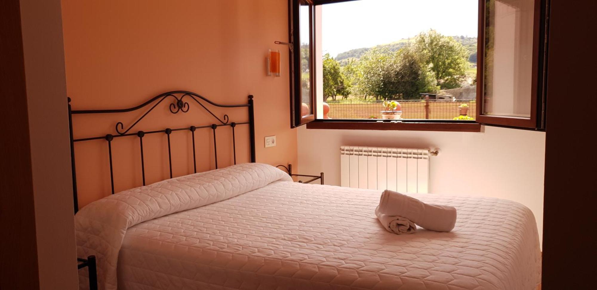 Onís Apartamentos Fermin מראה חיצוני תמונה