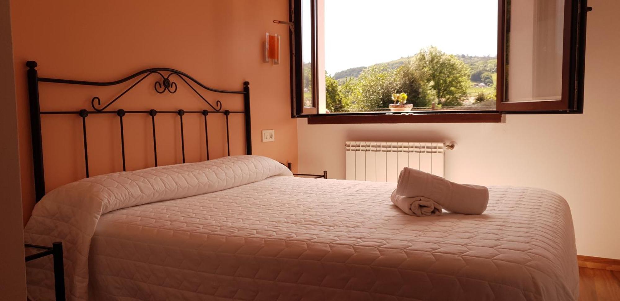 Onís Apartamentos Fermin מראה חיצוני תמונה