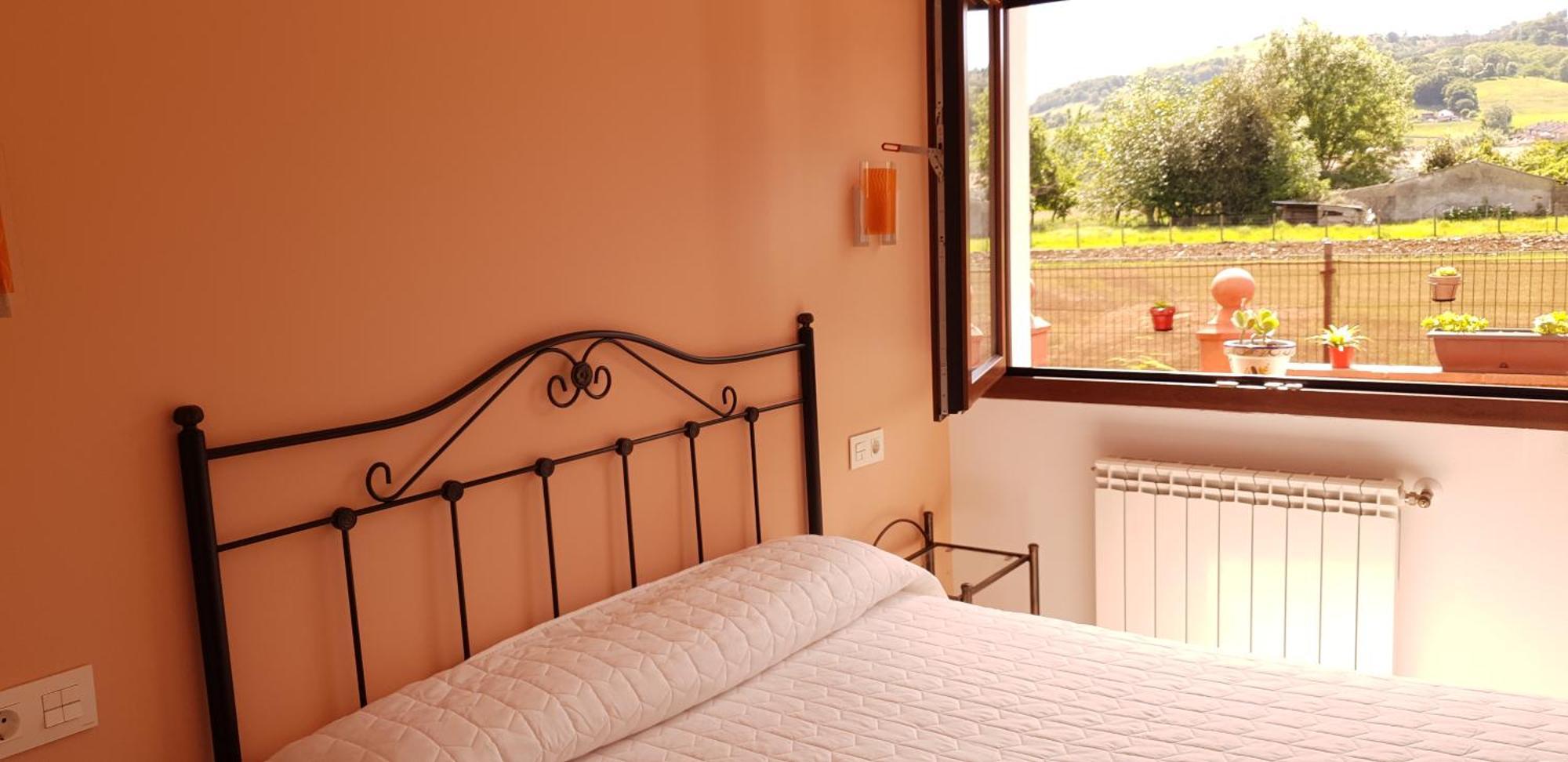 Onís Apartamentos Fermin מראה חיצוני תמונה