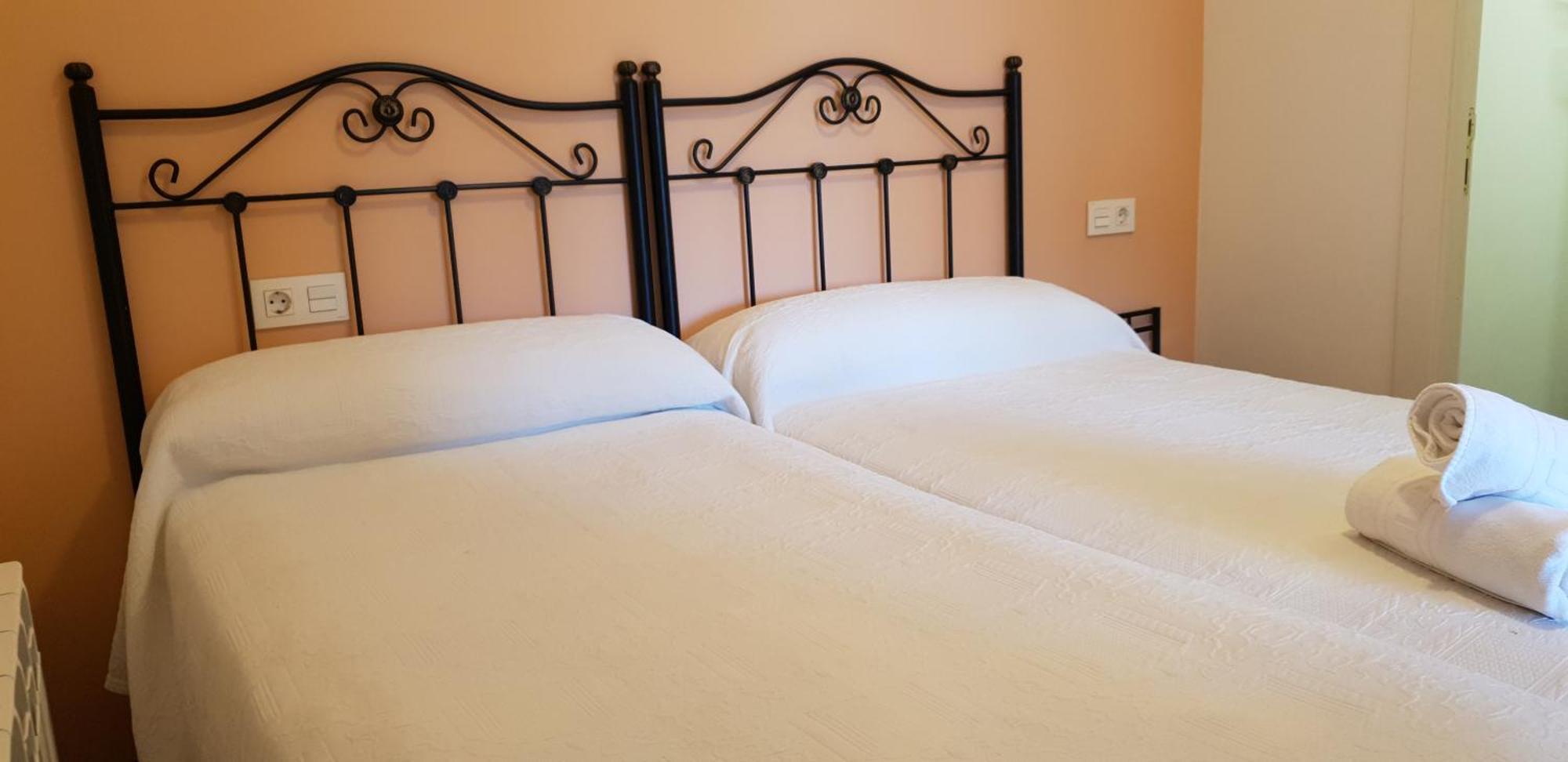 Onís Apartamentos Fermin מראה חיצוני תמונה