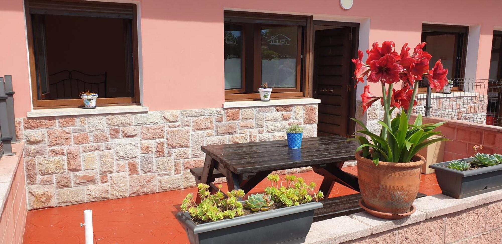 Onís Apartamentos Fermin מראה חיצוני תמונה