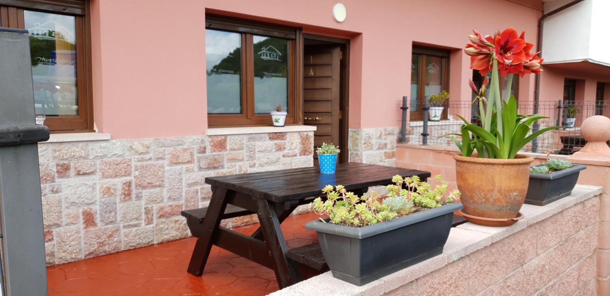 Onís Apartamentos Fermin מראה חיצוני תמונה