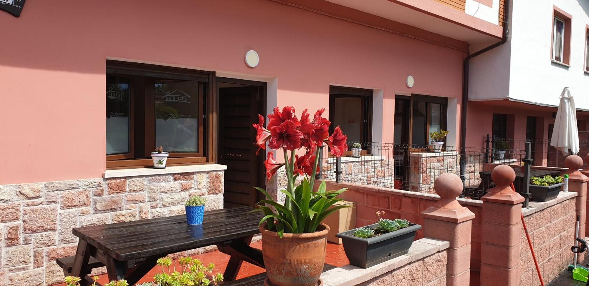 Onís Apartamentos Fermin מראה חיצוני תמונה